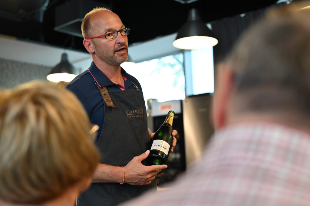 VIP vacsora, üzleti vacsora, exkluzív vacsora, fine dining esemény, céges vacsora, B2B rendezvény, üzleti kapcsolatépítés, üzleti networking, prémium gasztronómiai élmény, VIP esemény, elegáns vacsora, exkluzív üzleti esemény, céges rendezvény, partner vacsora, üzleti vacsora Budapest, privát vacsorahelyszín, különleges helyszínek, séf vacsora, gasztronómiai élmény, üzleti vendéglátás